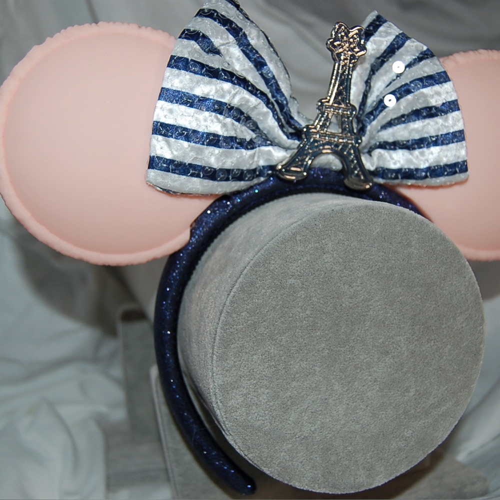 NWOT France Pavilion Macaron Minnie Ears